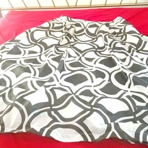 Ashely Stewart Fully lined Black and White Geometrical Maxi Skirt size 22.